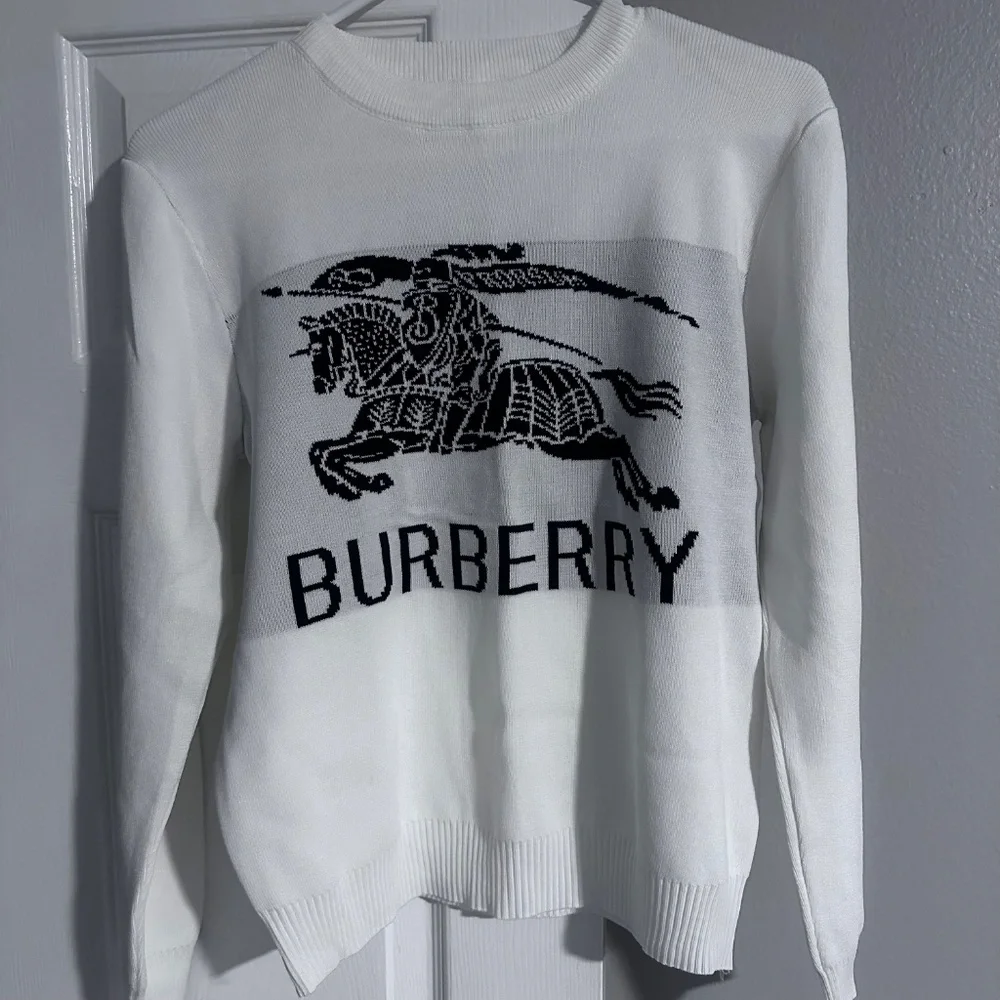 Sweaters - Picture 11 of 11